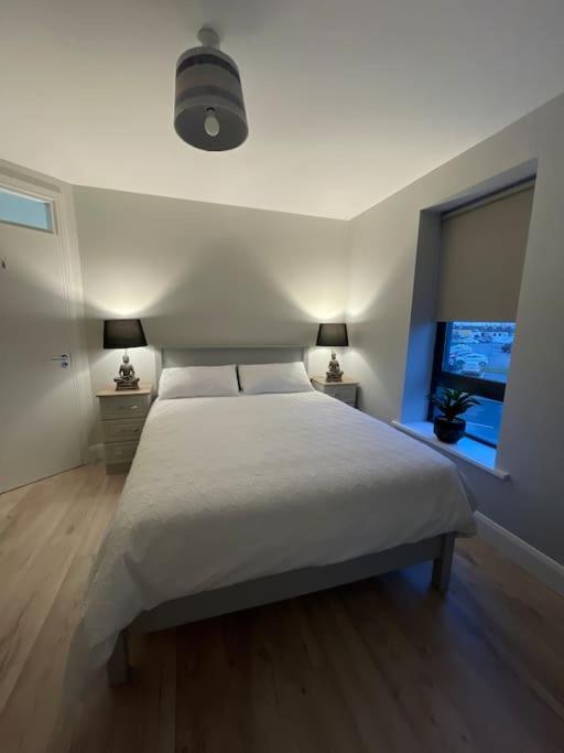 Entire Apartment , Centre Carrick on Shannon Extérieur photo