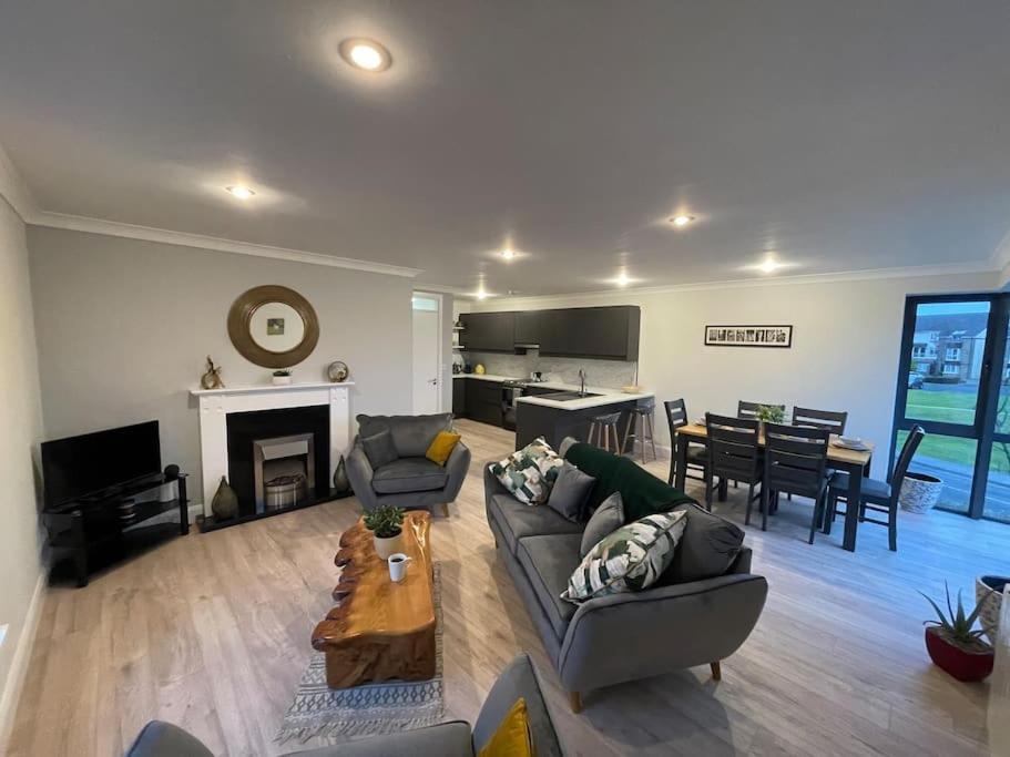 Entire Apartment , Centre Carrick on Shannon Extérieur photo