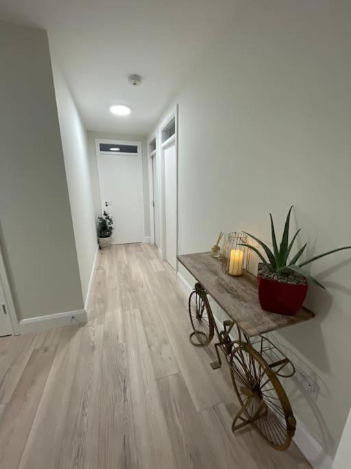 Entire Apartment , Centre Carrick on Shannon Extérieur photo