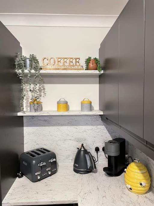 Entire Apartment , Centre Carrick on Shannon Extérieur photo