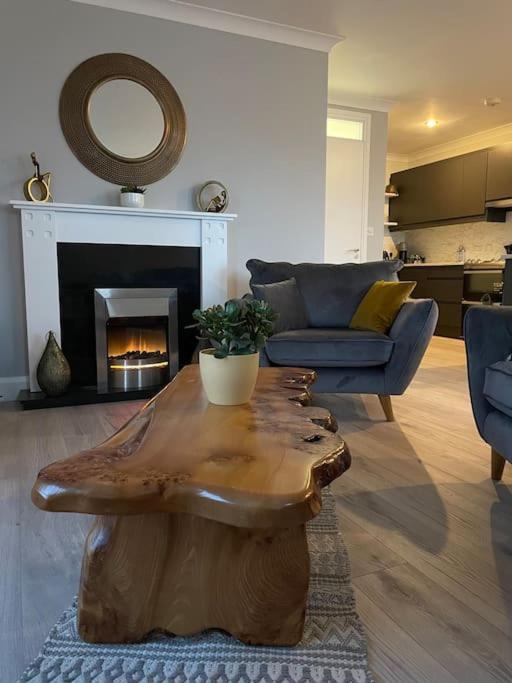 Entire Apartment , Centre Carrick on Shannon Extérieur photo